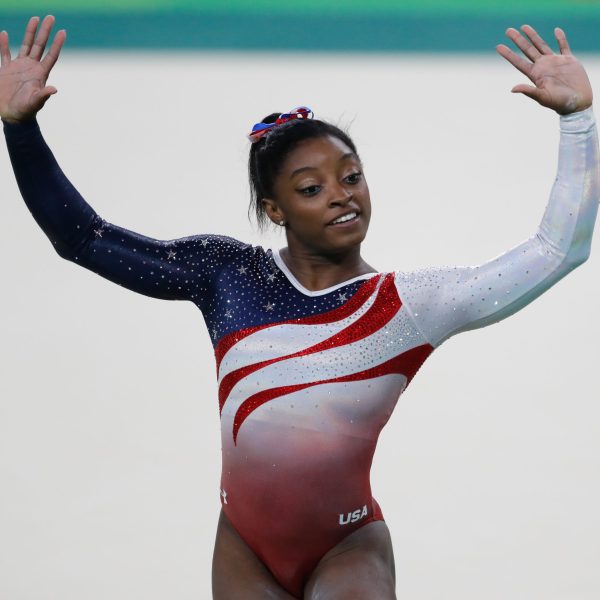 Crédito imagem - [Imagem:Simone Biles Rio 2016e.jpg|thumb|180px|Legenda] - Rio de Janeiro - Simone Biles, ginasta dos Estados Unidos, durante final em que levou medalha de ouro na disputa por equipes feminina nos Jogos Olímpicos Rio 2016. (Fernando Frazão/Agência Brasil)